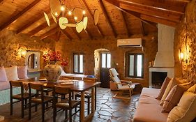 Vasiliki Cozy & Modern House Githio View